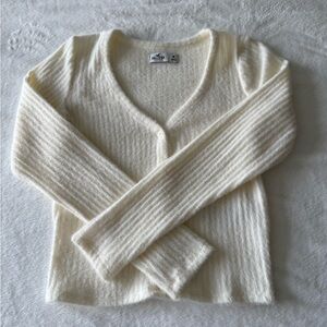 Hollister Cream V-Neck Ribbed Sweater size M